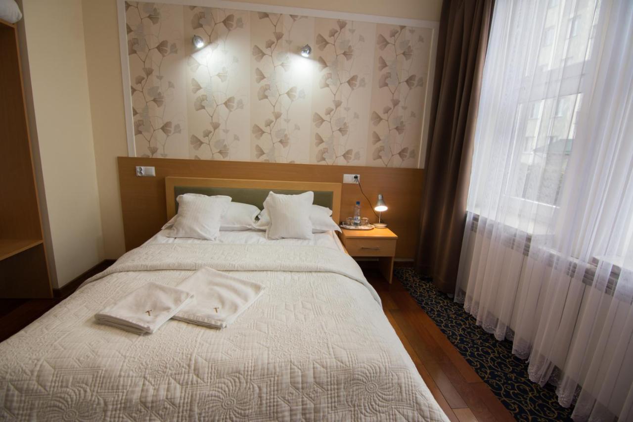 Hotel Trojka Przemyśl Kültér fotó