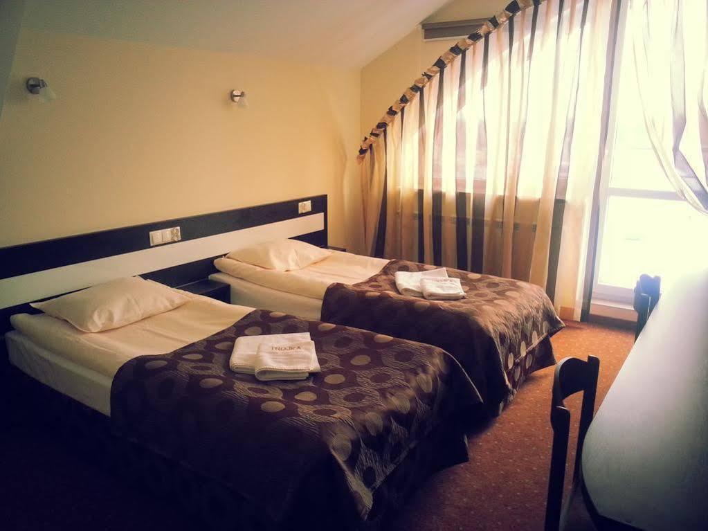 Hotel Trojka Przemyśl Kültér fotó