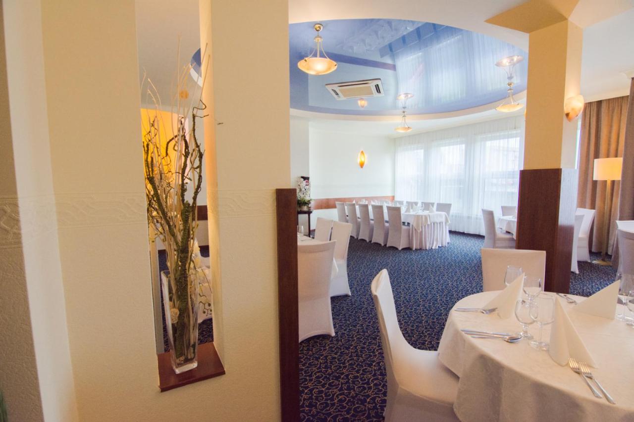 Hotel Trojka Przemyśl Kültér fotó