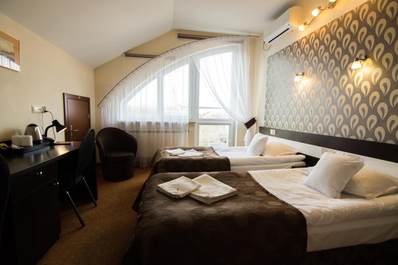 Hotel Trojka Przemyśl Kültér fotó