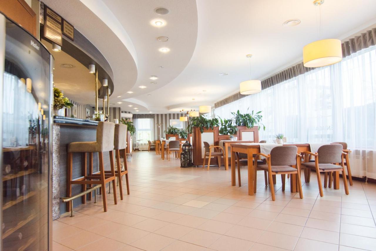 Hotel Trojka Przemyśl Kültér fotó