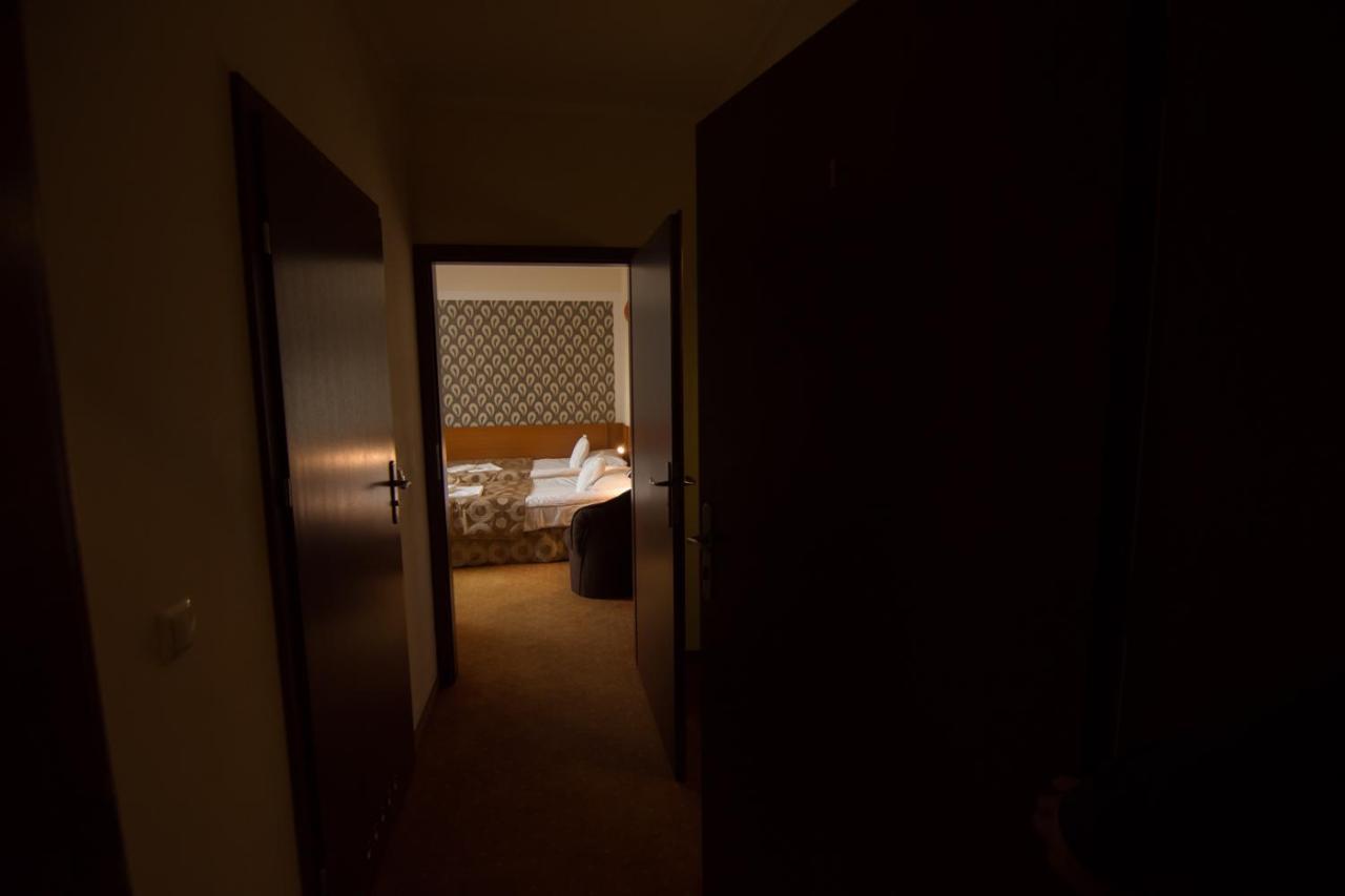 Hotel Trojka Przemyśl Kültér fotó