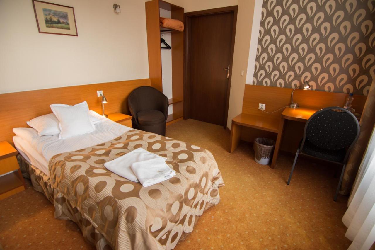 Hotel Trojka Przemyśl Kültér fotó