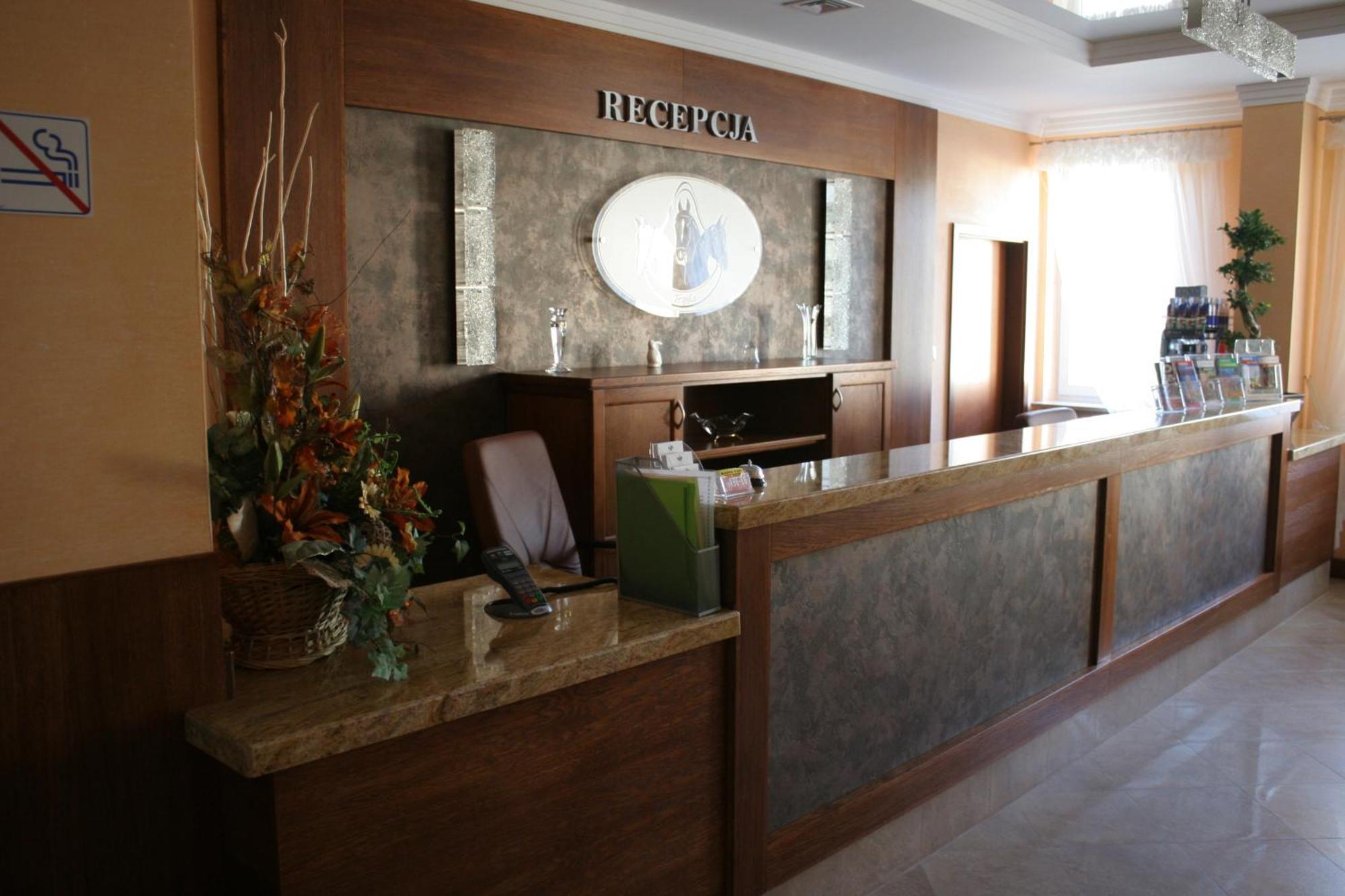 Hotel Trojka Przemyśl Kültér fotó