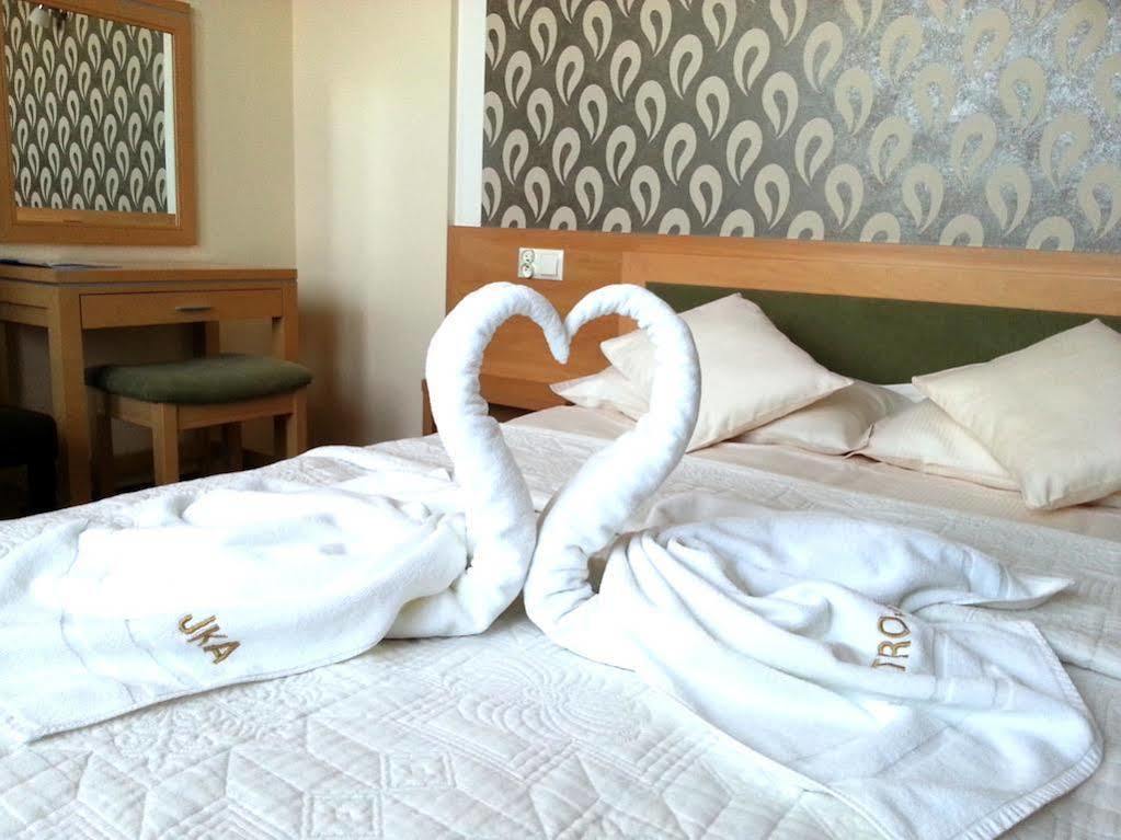 Hotel Trojka Przemyśl Kültér fotó