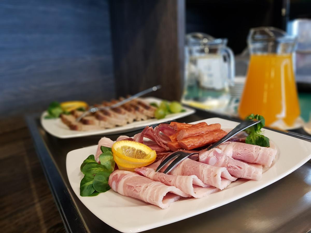 Hotel Trojka Przemyśl Kültér fotó